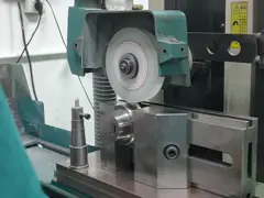 Dongguan сделал части прессформы точности 0.002mm для оборудовать прессформы косметик пластиковый video