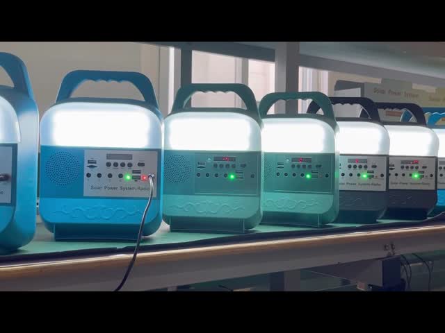 球根の太陽ライト屋内球根セットが付いている太陽再充電可能な導かれた球根の緊急時ランプの太陽エネルギーのパネル