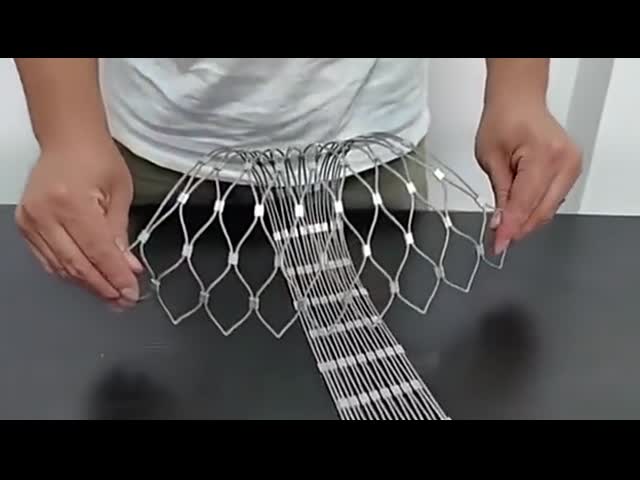 Corrosion Resistance Knotted Flexible Stainless Steel Cable Netting 7 × 7 Powder Coating