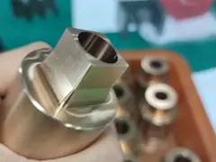 Покрытие продетых нитку вставок инжекционного метода литья параллелизма 0.01mm черное video