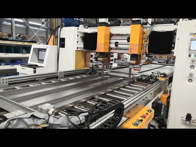エレベーターのドア パネルの補強のための自動溶接の生産ライン