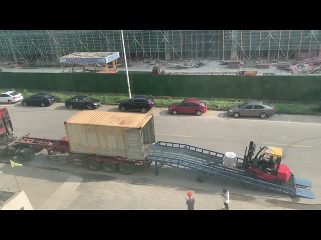 AISI JIS Astm A240m 304のステンレス鋼のストリップ半分は堅いSSの400MMロール0.2MMを巻く