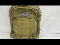 wandernder kampierender Rucksack der städtischen Tarnungs-40l im Freien