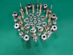 Компоненты CNC H13 48-50HRC подвергая механической обработке, продели нитку части прессформы прессформы впрыски Буша video