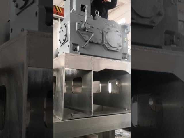 demonstration for Ribbon blender