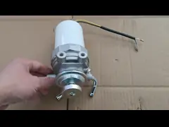 Заправьте топливом воду 4JB1 фильтра 8970818143 Sedimenter и заправьте топливом отдельные части обслуживания для легкой тележки NHR ISUZU NKR video