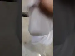 Тяга младенца не сплетенной ткани вверх по рангу b пеленки брюк устранимой video