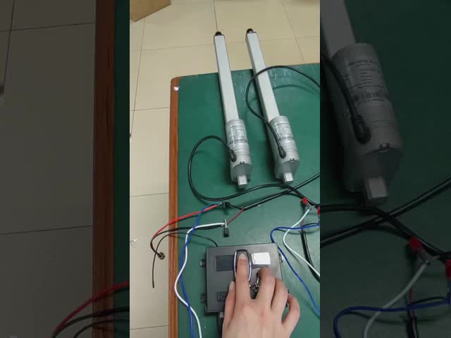 Скорость регулируемое 433.92MHz дистанционного управления 2 регуляторов линейного привода