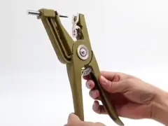 Золотой гидравлический аппликатор личного знака металла плоскогубцев бирки уха video