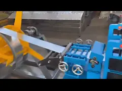 Проблескивая крен края потека формируя отделку стрехи крыши металлического листа датчика 20 машины video