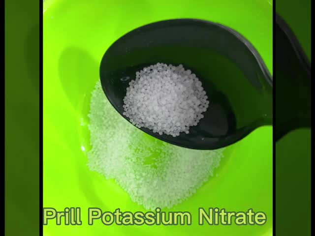24 - 40 Mesh Prill Non Caking Potassium Nitrate 99.8% For Stalinite And Fireworks video