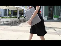 il computer portatile porta la borsa