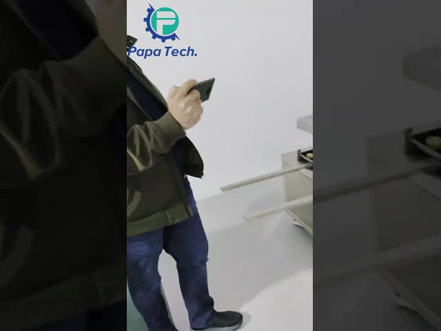 Варенье плода заполнило шарик энергии/шарики овсяной каши завалок арахисового масла делая машину видео