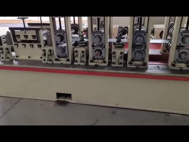 Солнечный фотовольтайческий канал c кронштейна делая распорку машины прорезал