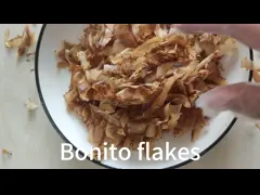 Здоровые высушенные хлопья пеламиды, высушенный побритый кусок пеламиды с естественным цветом video