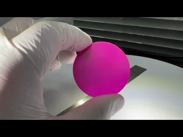 Рубиновые кристаллы лазера сапфира в лазер штанги и случай стекла дозора видео