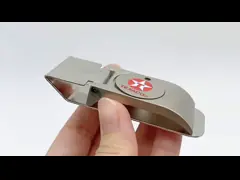 Люди зажима бумажника легирующего металла цинка прикрывают изготовленный на заказ протектор держателя денег video