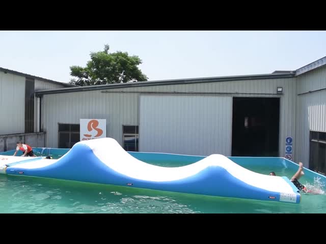 0.9mmポリ塩化ビニールの防水シート湖のための膨脹可能な水ゲーム橋