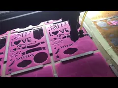 Pemotongan laser di atas kertas batu