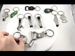 3D подняло консервооткрыватель вина штопора, серебряную ключевую цепь для футбольного матча video