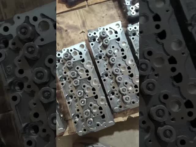 Excavator Auto Cylinder Heads Assy For Kubota 01907-703040 V2203  V2203-M   1907-703048