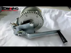 Ручная лебедка покрытая цинком морская трейлера ворота 1200lbs с кабелем и крюком video