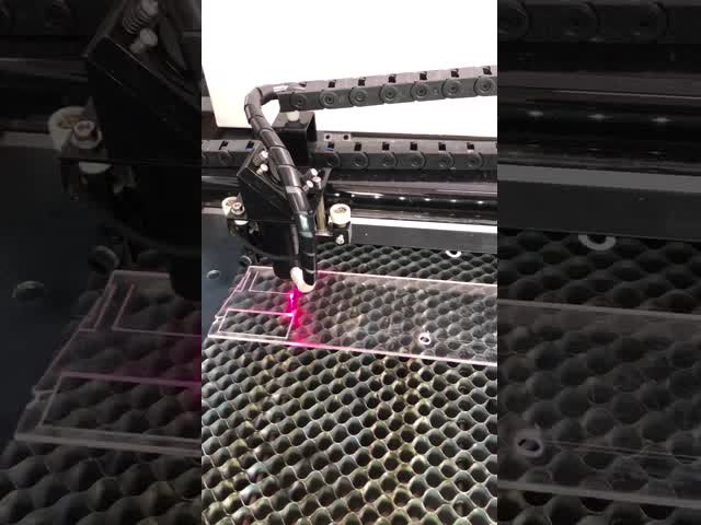 30 Вт 40 Вт 110 Вт- 220 Вт Деревянная/МДФ/Ариловая/Склеиваемая/Пластика/Гума CNC неметаллическая лазерная маркировочная машина видео