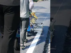 Горячая термопластиковая машина дорожной разметки с профессиональным материалом краски video