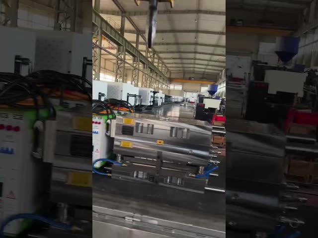 2300 KN PET Plastic Bottle Injection Molding Machine Preform Horizontal Small