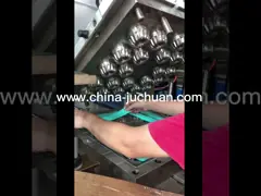 Резиновая машина прессформы вакуума силикона для того чтобы сделать прессформы торта лотка булочки силикона video