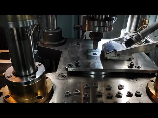 P10-P30 パーティングおよび溝入れインサート CNC 超硬旋盤カッター QD204