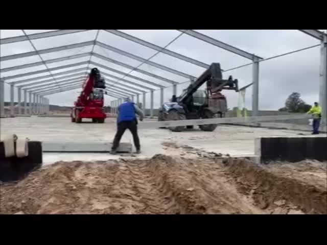 Современный прочный светлый курятник здания стальной структуры с просторными кочуя областями для Польши видео