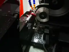 Полностью автоматический резач профилей, прокалывающий профилирование, резьба, деревообработка video