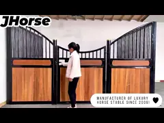 Высокая устойчивая конюшня лошади обшивает панелями фронты стойла лошади со стальными трубками больше вентиляции video