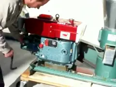 Производитель высокопроизводительных кормов для животных Дизельный двигатель Кормовая пеллетная машина video