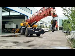 55t優秀な持ち上がる容量の起伏の多い地形によって使用されるトラック クレーンSTC550T video