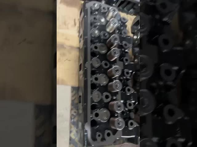 三菱 4D34 キャンター FE-449/659 ME997711 ME990196 ME997799 ME993222 のための完全なシリンダー ヘッド