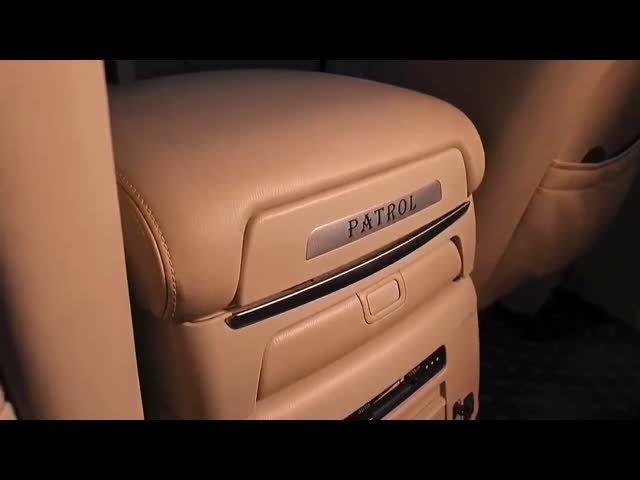 黒いベージュ ゴム製保護パッドが付いている日産・パトロールY62車の中心のArmrestの付属品