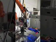 Гибкая промышленная роботизированная лазерная сварочная машина Водное охлаждение video