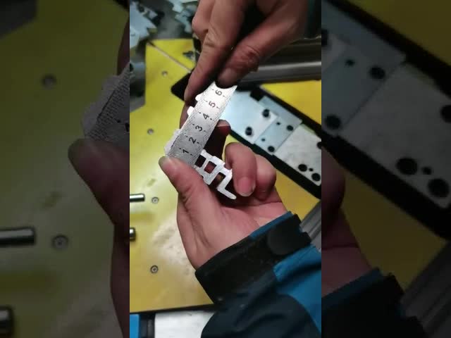 重荷 アルミ 窓 ドア マシン 6 Kw CNC コーナー クリップ マシン