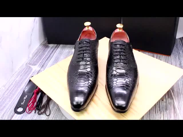 Mens Patent Leather Shoes Low Heel Mens Pointed Toe Dress Shoes With Faux Snake Pattern