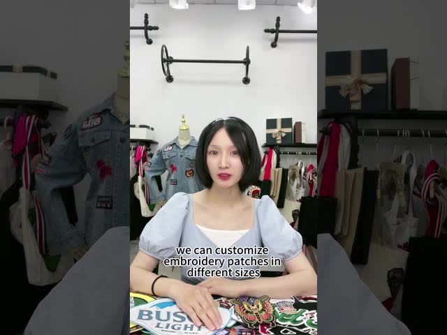 完全な刺繍パッチが切られたボーダー漫画を熱するOEMのあや織りはパッチを刺繍した