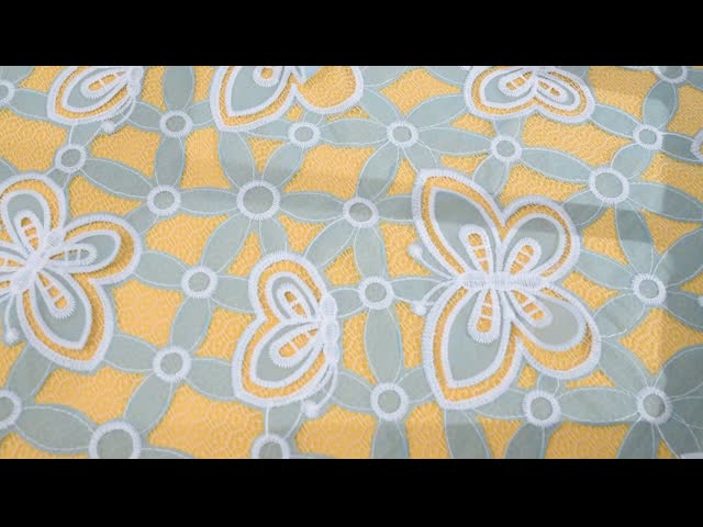 刺繍のギピールレース ポリエステルは女性の衣類のための生地をひもで締める
