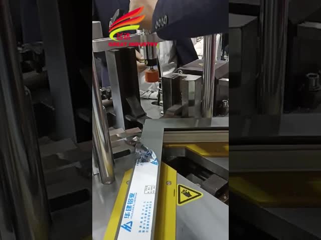 Máquina de enxaguar de cantos de alumínio para a fabricação de portas de janelas Máquinas de alumínio Máquina de janelas