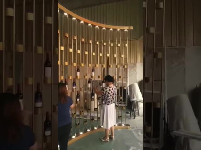 Пвд стеллажа для выставки товаров вина покрывая Титанюм шкаф вина нержавеющей стали цвета черноты видео
