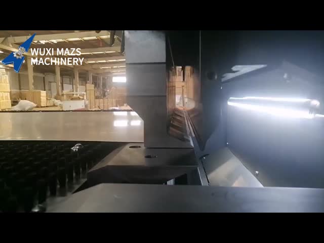 Máquina de dobra CNC de 140 mm de dois lados 6600 X 4400 X 3280 mm Centro de dobra automática