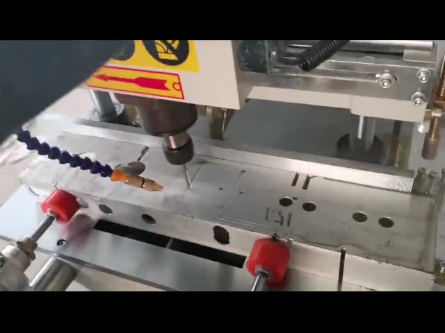 Máquina de perfuração e moagem UPVC