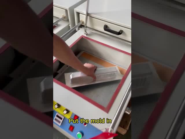 Máquina de termoformagem de PVC de vácuo para fabricação de máscaras de plástico