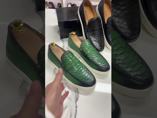 Customized Mens Slip On Sneakers Shoes Round Toe Leather Lining Shoes