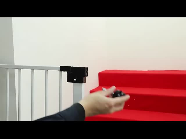 ASTM Childproof Black Metal Stair Gate , Sturdy Baby Gates For Stairs